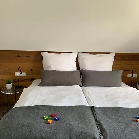 Moderne 3-zimmer Maisonettewohnung In Der By Interhome Appartement